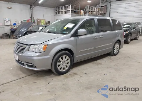 2015 Chrysler Town & Country Touring z USA, uszkodzony, nr VIN 2C4RC1BG2FR756166
